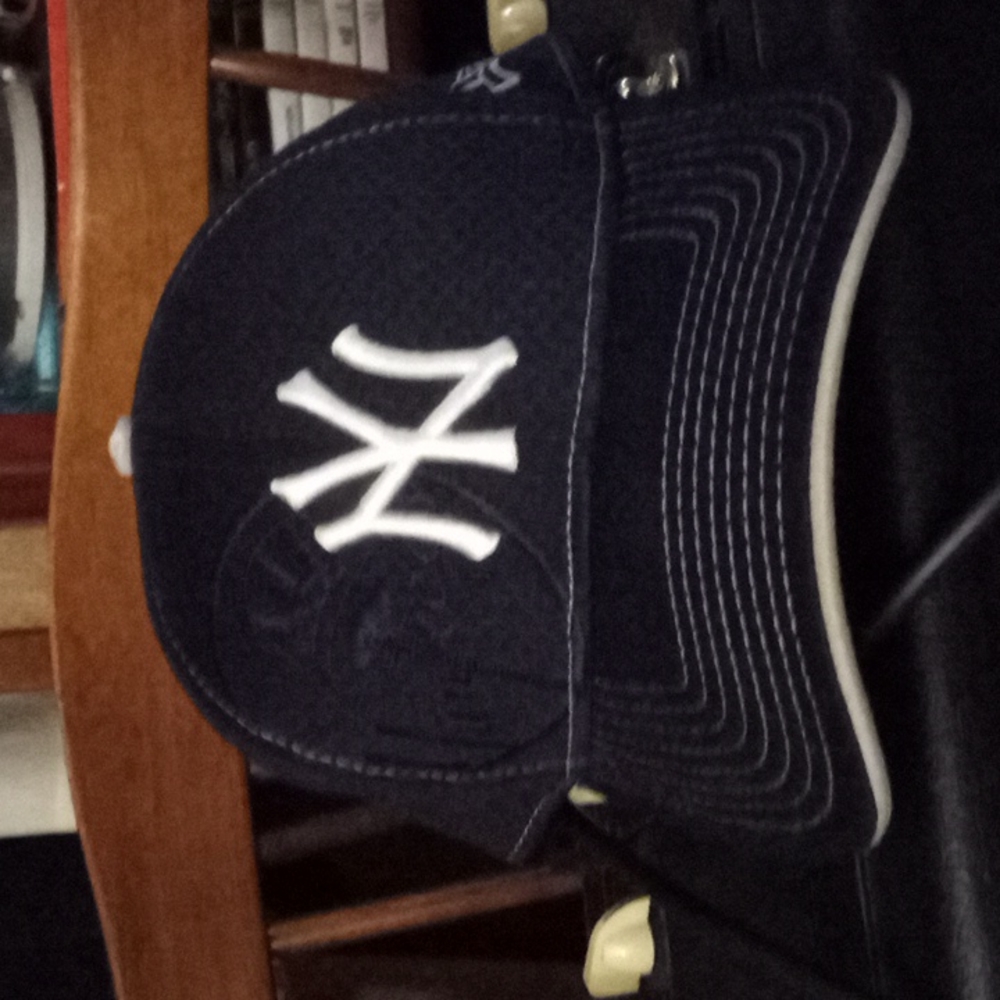 Black znew Era size sml-med ny Yankees hat